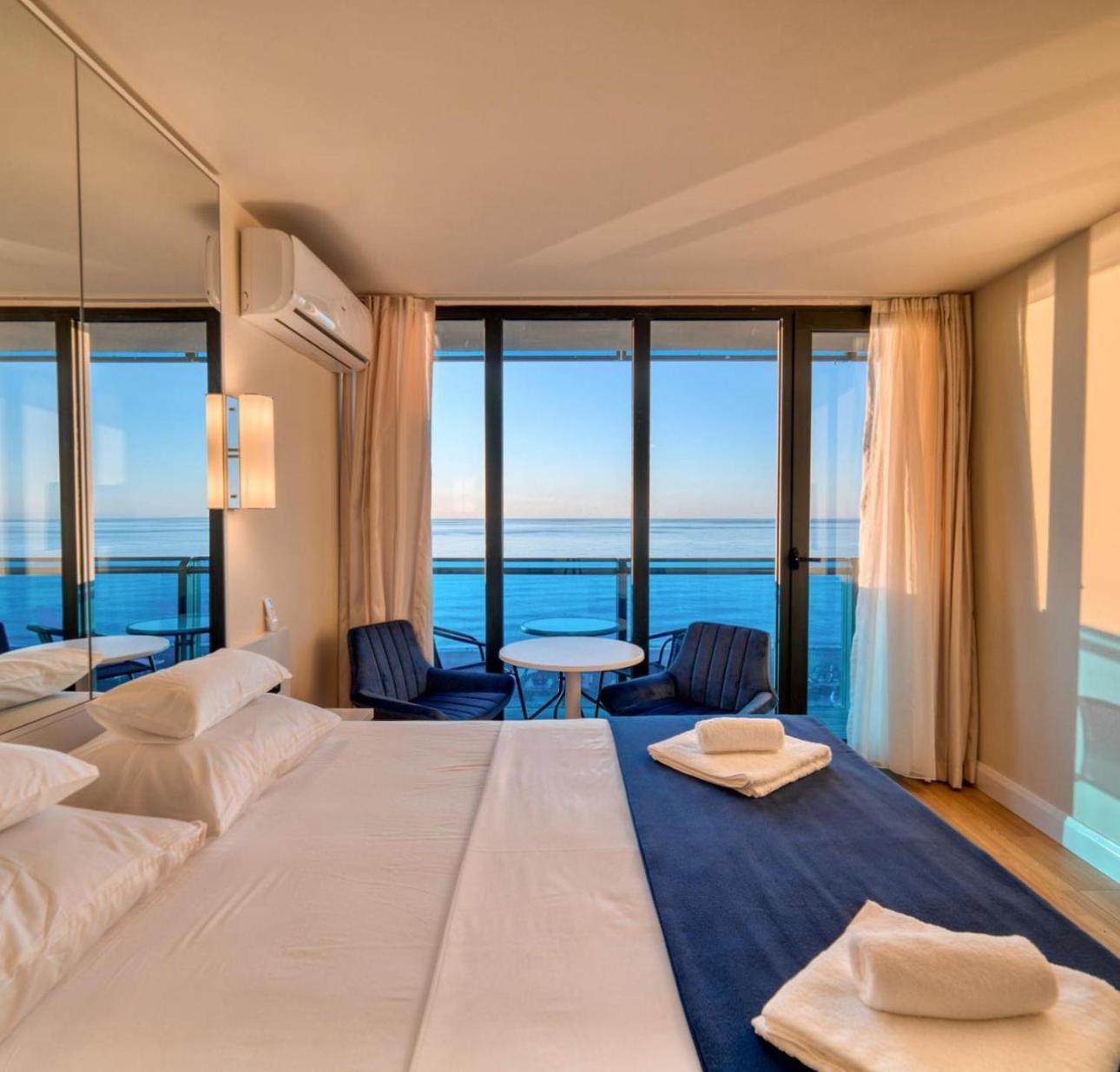 Orbi City Aparthotel Batumi Exterior photo