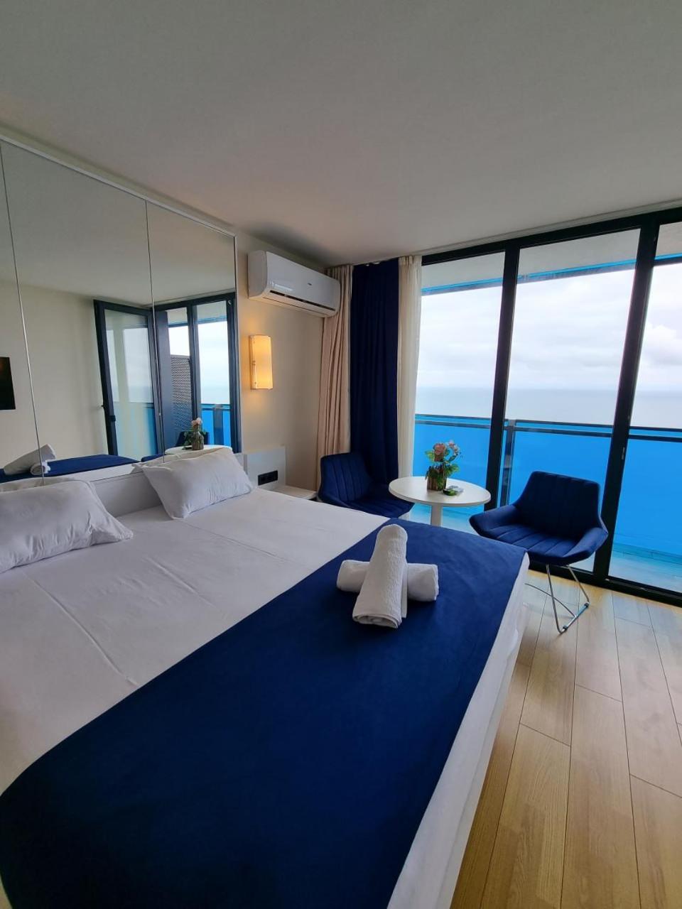 Orbi City Aparthotel Batumi Exterior photo