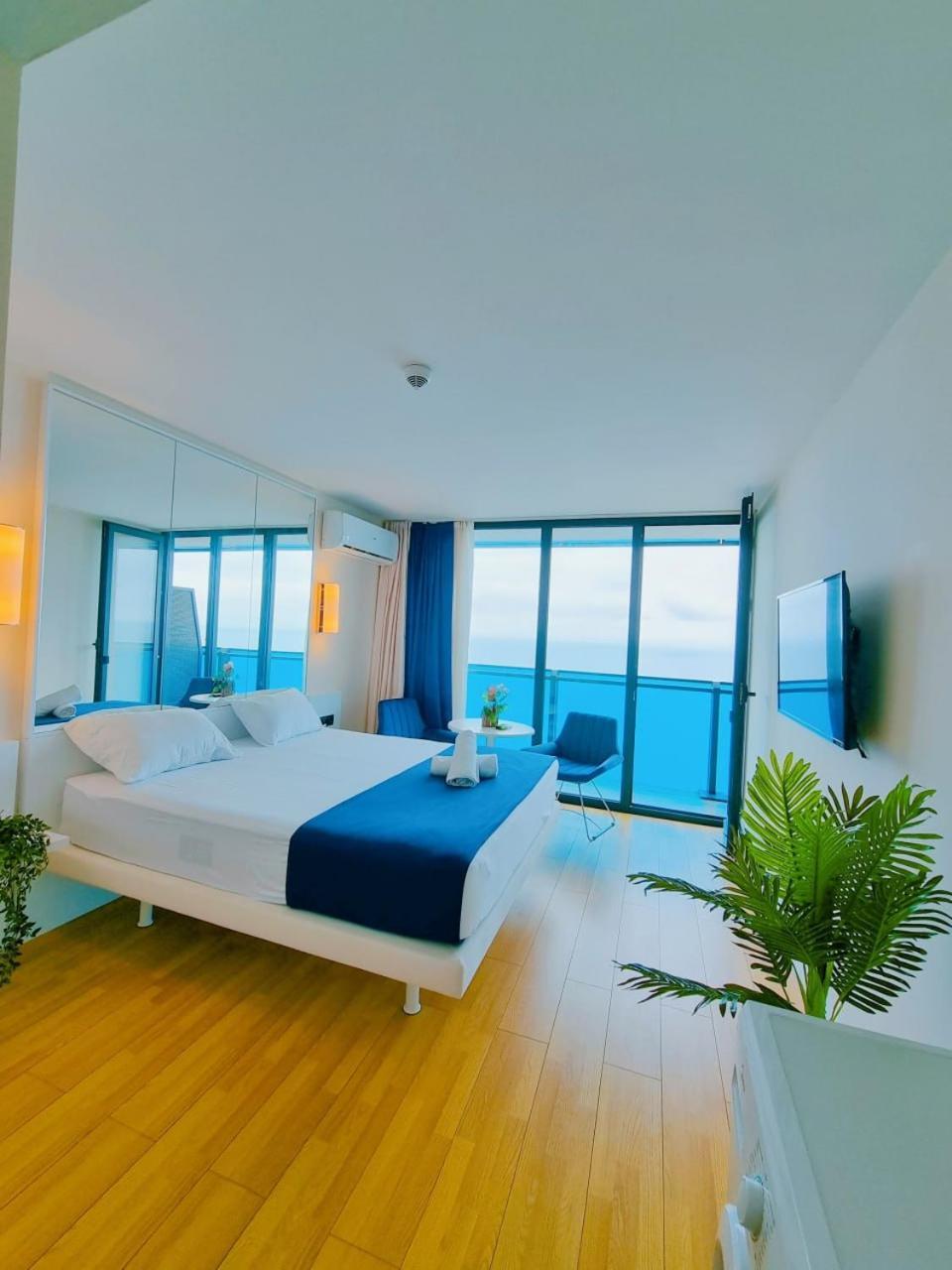 Orbi City Aparthotel Batumi Exterior photo